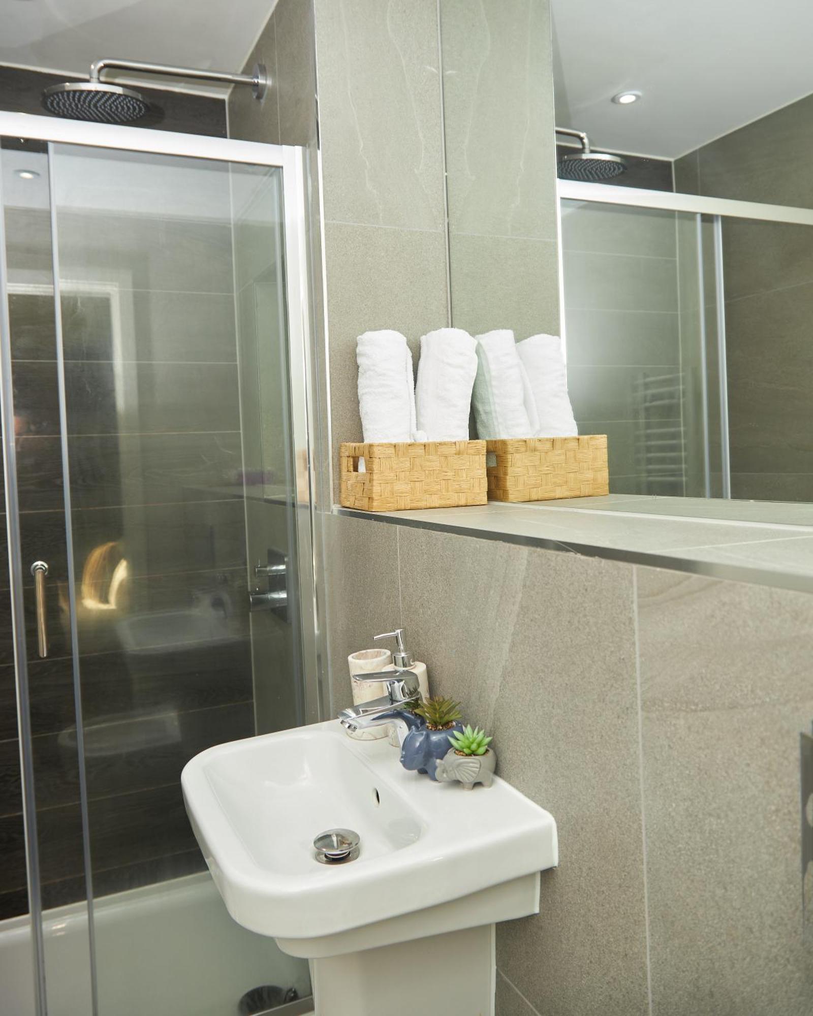 Central Manchester Luxury 2 Bed Apartment With Balcony 외부 사진